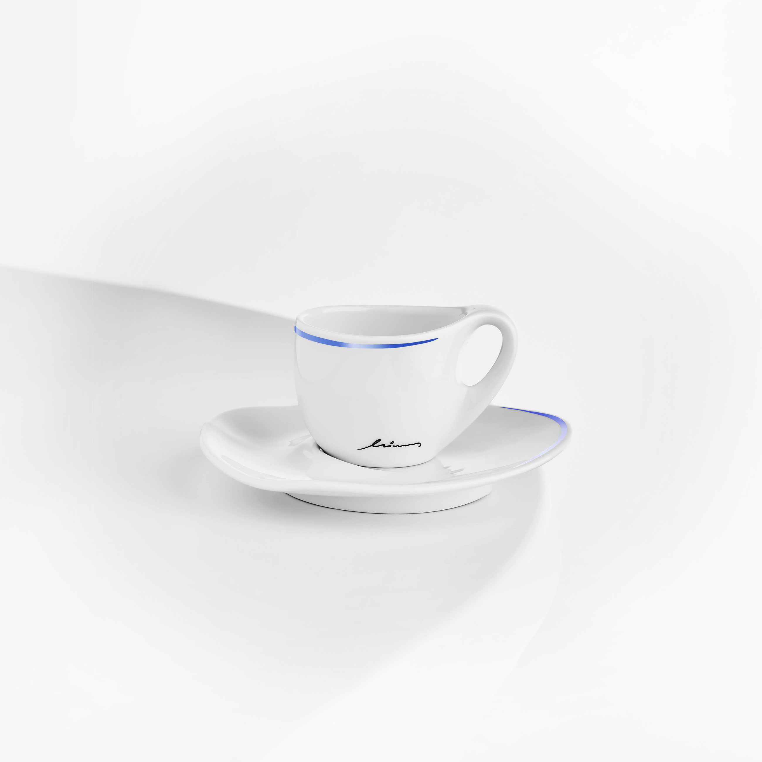 Espresso-cup-white-background-blue4
