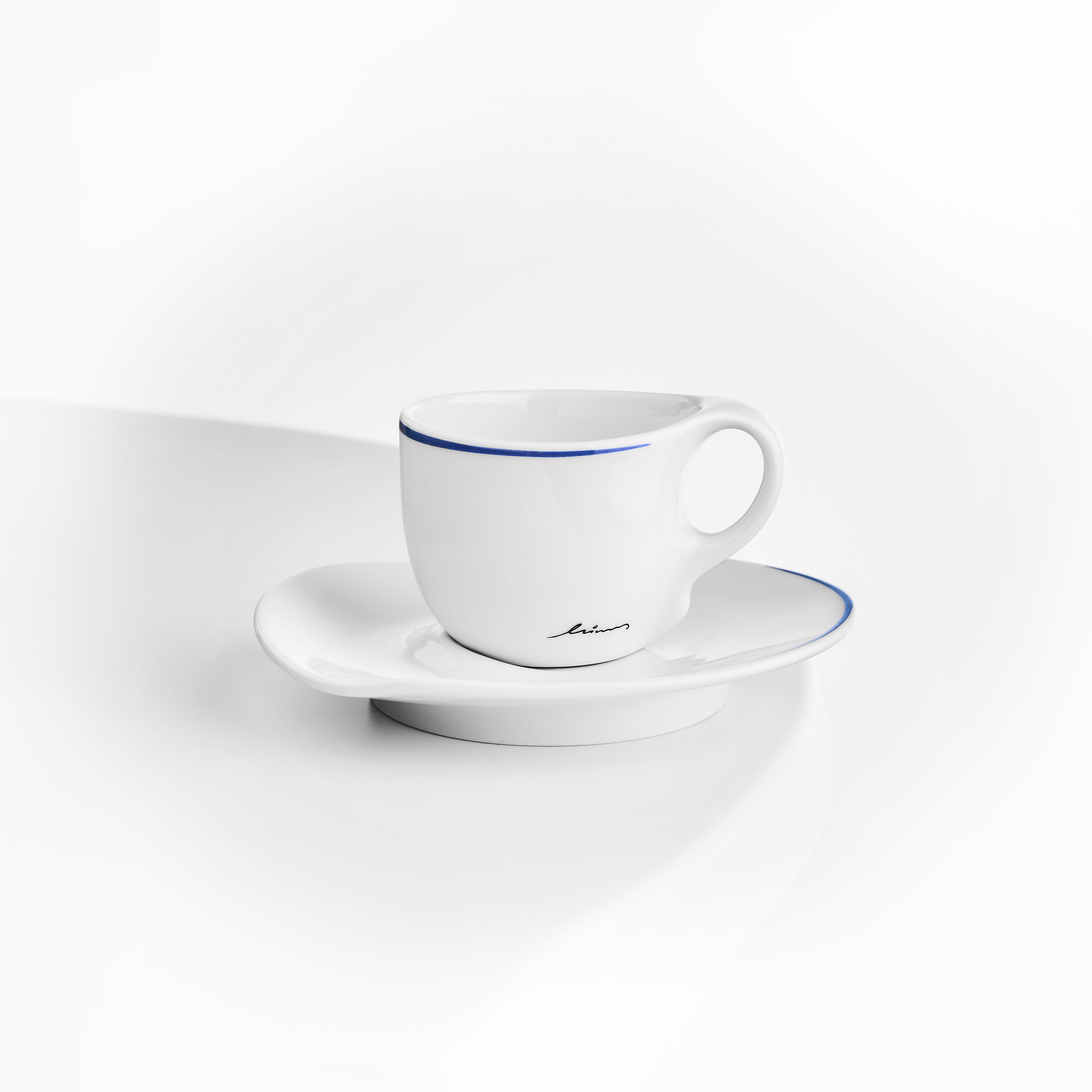 cup_blue_photo_2_bicubic_3K_porcelaines_ad_minas4